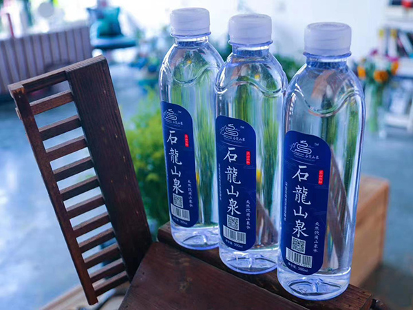 矿泉水瓶